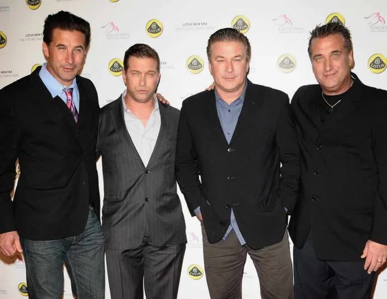 Alec Baldwin i rodzina Baldwinów: biografia, filmy i tajemnice kariery aktorskiej